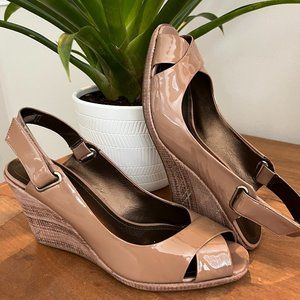 Kenneth Cole Reaction Tan Wedge Heel sz 7.5